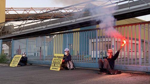 Saint-Nazaire : des militants de Greenpeace bloquent un entrepôt de soja contre la déforestation