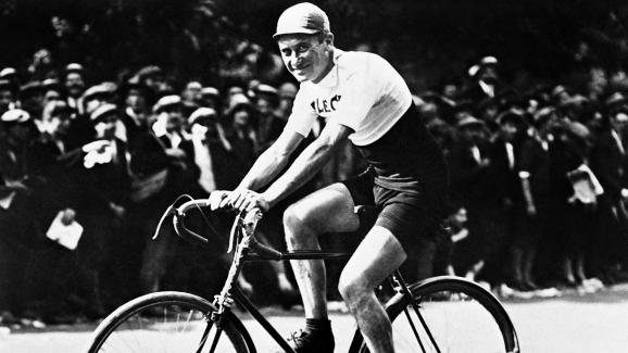 Foto tomada en la década de 1920 del ciclista francés Henri Pélissier, ganador de la carrera ciclista del Tour de Francia de 1923.