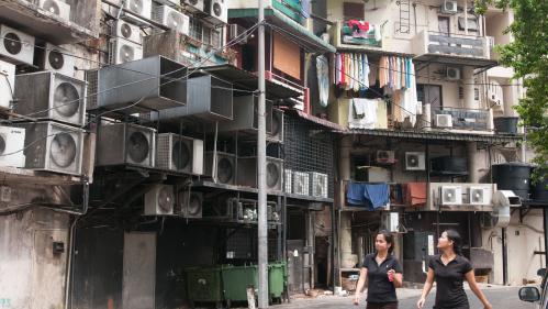 Consommation d'énergie, émission de gaz à effet de serre... Comment la climatisation, meilleure ennemie des canicules, piège l'humanité