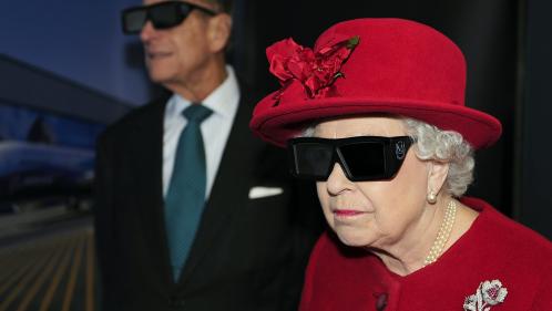 EN IMAGES. 7 looks iconiques de la reine Elizabeth II