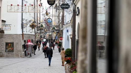 Covid-19 : le masque FFP2 s'impose à l'extérieur en Autriche