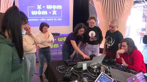 À Strasbourg, des ateliers pour initier les femmes aux platines et former les futures DJ