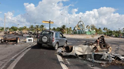 DIRECT. Crise en Guadeloupe : Emmanuel Macron appelle au calme et dénonce des 