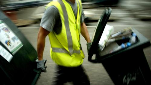 Eboueur renversé à Saint-Denis : le conducteur et ses deux passagers mis en examen et écroués