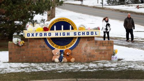 Etats-Unis : après une fusillade dans un lycée du Michigan, un quatrième élève succombe à ses blessures