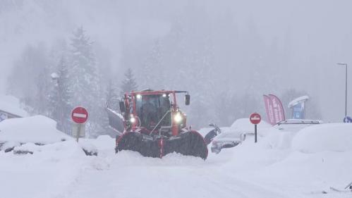 VIDEO. Neige : la station de Chamrousse en alerte face aux risques d'avalanche