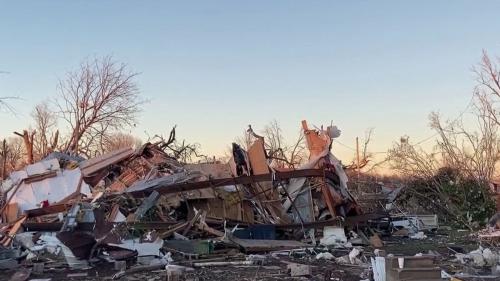 VIDEO. Aux États-Unis, deux bébés retrouvés vivants après le passage de la tornade dans le Kentucky