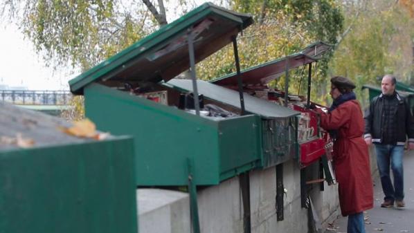 Paris : les bouquinistes des quais de Seine en voie de disparition