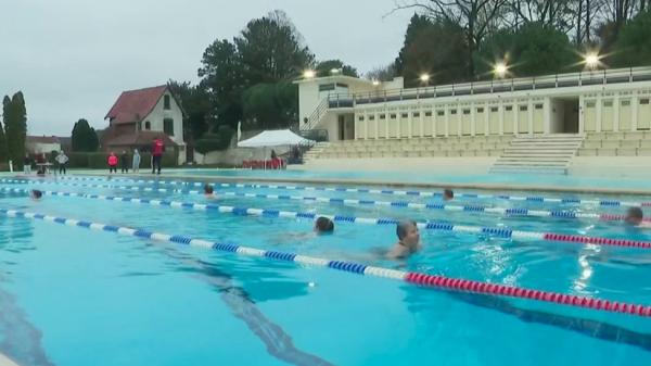 Pas-de-Calais : un bain d'hiver réconfortant à la piscine Art déco Roger Salengro