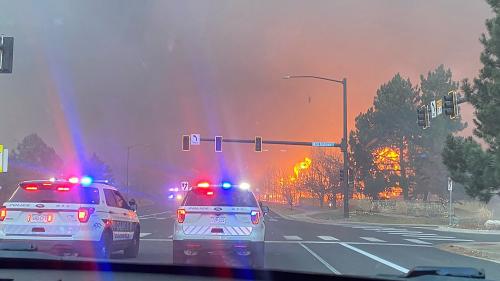 Etats-Unis : des centaines de maisons détruites par des incendies dans le Colorado