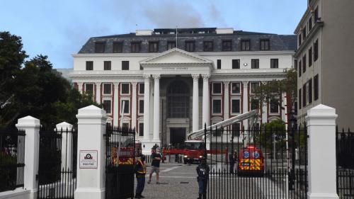 Afrique du Sud : l'enceinte de l'Assemblée nationale entièrement détruite dans un violent incendie