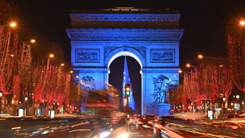 Le drapeau européen sous l'Arc de Triomphe a été retiré, comme le prévoyait le calendrier, assure l'exécutif