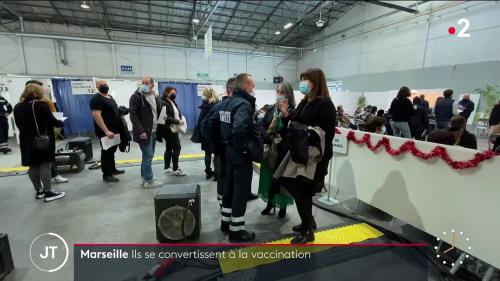 Covid-19 : à Marseille, les primo-vaccinés affluent