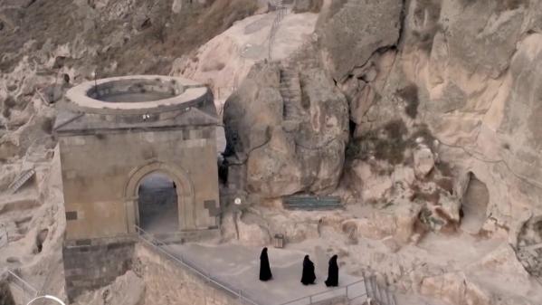 Géorgie : au coeur du monastère de la falaise de Vardzia