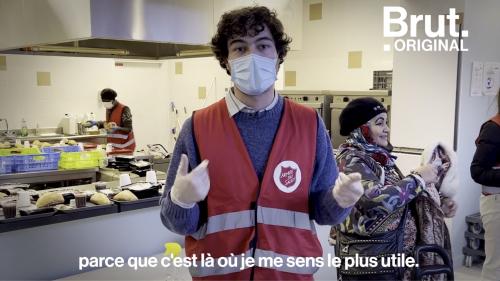 VIDEO. Il distribue des repas aux personnes démunies... sur son temps de travail