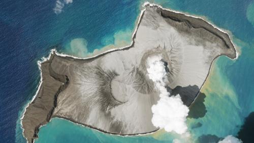 Eruption volcanique aux Tonga : la remise en service d'internet pourrait prendre 