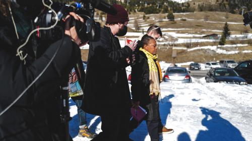 À Briançon, chahutée par des militants No Border, Christiane Taubira tente de montrer qu'elle est un rempart à gauche