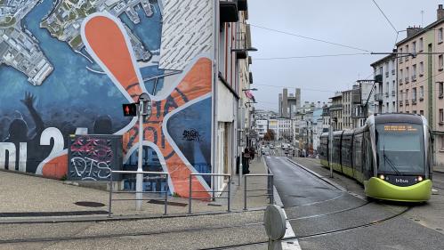 Finistère : un tramway et un bus visés par des tirs de mortier d'artifice à Brest