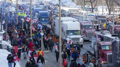 Au Canada, les camionneurs antivax bloquent la capitale Ottawa pour le 3e jour consécutif