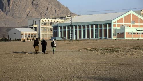 Afghanistan : certaines universités publiques rouvrent avec des étudiantes et des classes non-mixtes