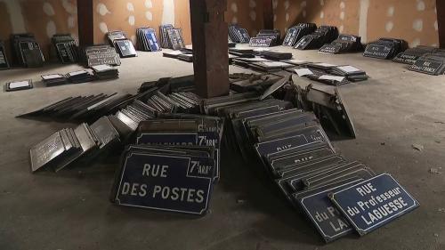 Lille : 4 600 anciennes plaques de rue ont été vendues aux enchères