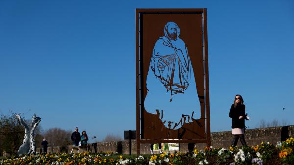 Indre-et-Loire : la sculpture en hommage au héros algérien Abdelkader vandalisée avant son inauguration