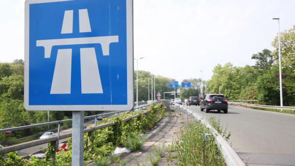 Un adolescent oublié sur une aire d'autoroute du Gard : les gendarmes utilisent les réseaux sociaux pour retrouver ses parents