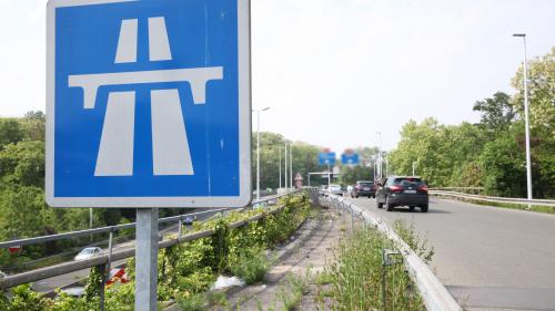 Un adolescent oublié sur une aire d'autoroute du Gard : les gendarmes utilisent les réseaux sociaux pour retrouver ses parents