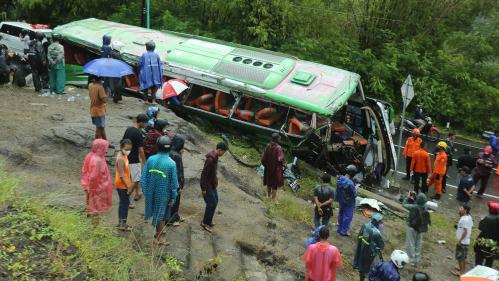 Indonésie : treize morts et des dizaines de blessés dans un accident de bus