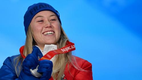 VIDEO. JO 2022 : revivez le podium de Tess Ledeux, médaillée d'argent en big air