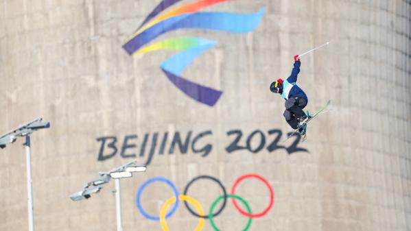 EN IMAGES. JO 2022 : et au milieu de l'ancienne zone industrielle, un tremplin olympique