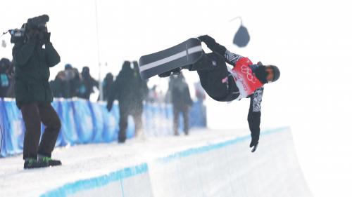 VIDEO. JO 2022 : la légende Shaun White qualifiée pour la finale du snowboard halfpipe