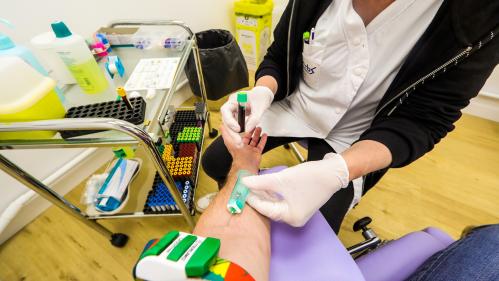 Confronté à une pénurie de plastique, le CHU de Strasbourg demande aux médecins 