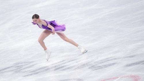 JO 2022 : dans l'oeil du cyclone, la patineuse Kamila Valieva réalise un programme court quasiment parfait et prend la tête