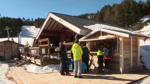 Pyrénées-Orientales : un couple fait revivre la station de Puyvalador