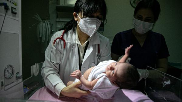 Covid-19 : les bébés de mères vaccinées durant leur grossesse bien protégés contre les hospitalisations