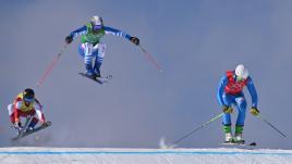 JO 2022 : désillusion française en skicross, le Suisse Ryan Regez triomphe