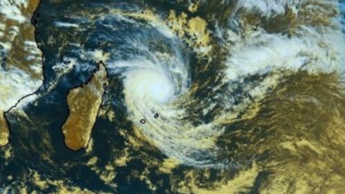 La Réunion placée en alerte orange à l'approche du cyclone Emnati