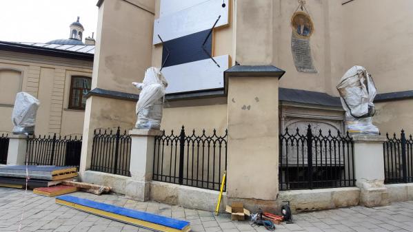 REPORTAGE. Guerre en Ukraine : à Lviv, on protège les statues des bombes