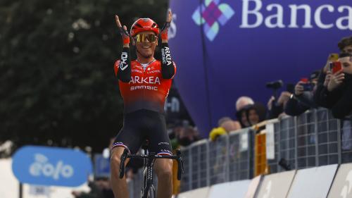 Tirreno-Adriatico : le Français Warren Barguil s'impose en solitaire dans un final taillé pour les grimpeurs