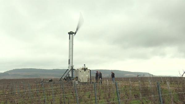 Une éolienne chauffante pour lutter contre le gel dans le vignoble bourguignon