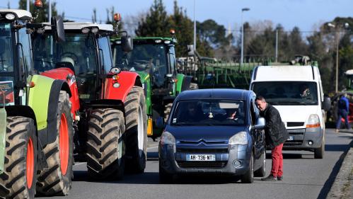 Prix des carburants : des agriculteurs mènent des opérations escargot à Saint-Brieuc, Vannes et Brest