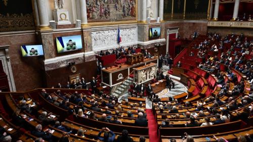 Guerre en Ukraine : ce qu'il faut retenir du discours de Volodymyr Zelensky devant le Parlement français