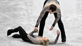 VIDEO. Mondiaux de patinage artistique : après trois chutes, l'Américaine Ashley Cain-Gribble a dû être évacuée sur une civière