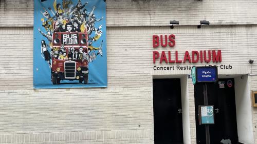 VIDEO. Le Bus Palladium, club mythique du quartier de Pigalle à Paris, ferme définitivement ses portes : 