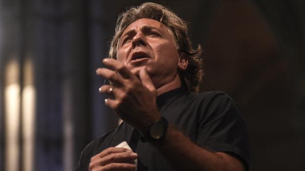 Pour son premier rôle dans une comédie musicale, Roberto Alagna va être Al Capone aux Folies Bergère