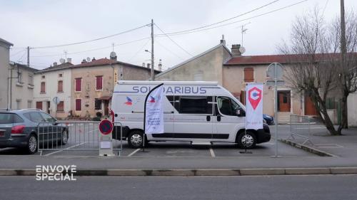 VIDEO. Un Solidaribus sillonne les campagnes lorraines au secours des oubliés du numérique, les 