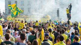 VIDEO. Coupe de France : de retour à Nantes, les Canaris célébrés par leurs supporters