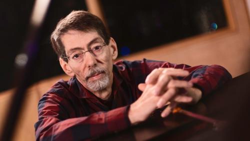 INTERVIEW. Fred Hersch, un héros très discret du piano jazz, en son jardin au Bal Blomet, à Paris