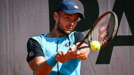 VIDEO. Roland-Garros 2022 : le Français Enzo Couacaud vient à bout de Philipp Kohlschreiber et se qualifie pour le deuxième tour des qualifications